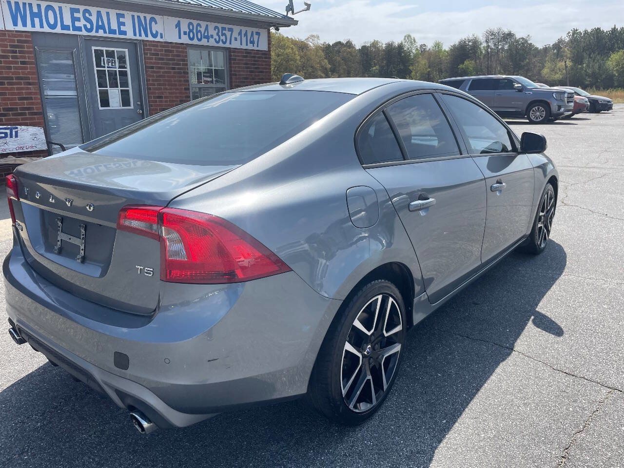 Used 2017 Volvo S60 T5 Dynamic image 3