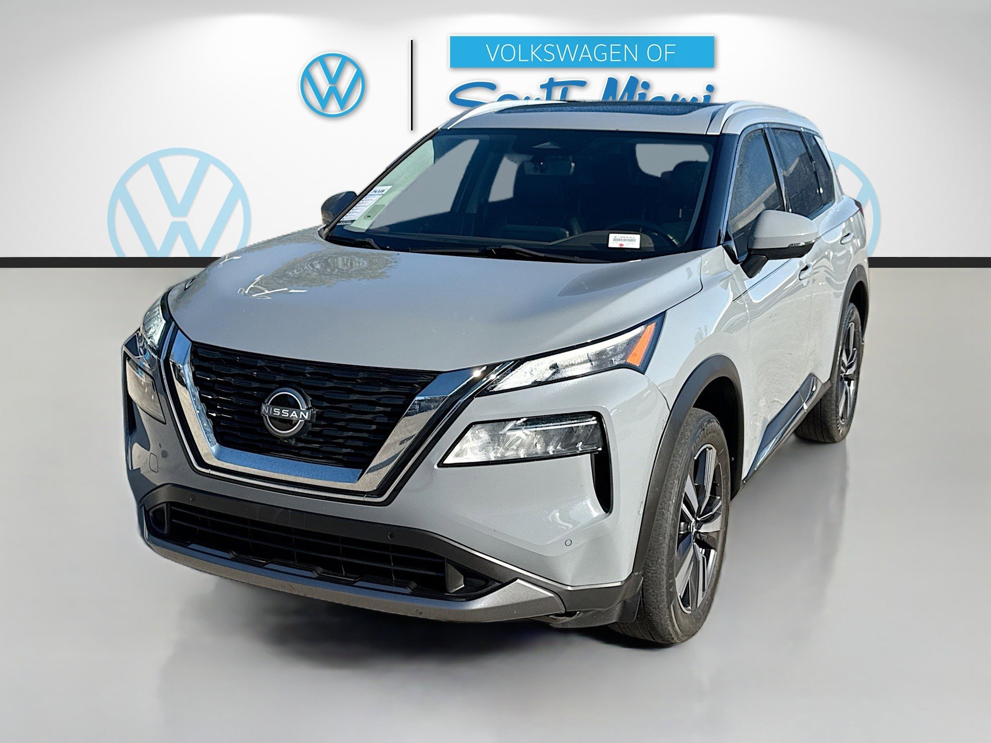 Used 2023 Nissan Rogue SL w/ SL Premium Package image 3