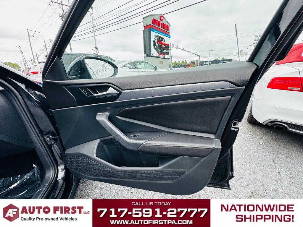 Used 2023 Volkswagen Jetta SE image 28