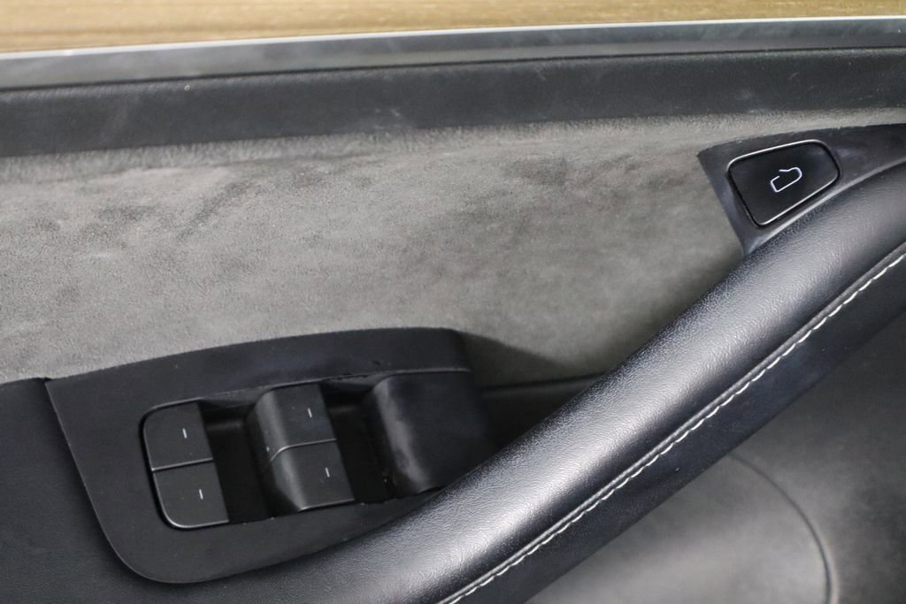 Used 2023 Tesla Model 3 Standard Range image 18