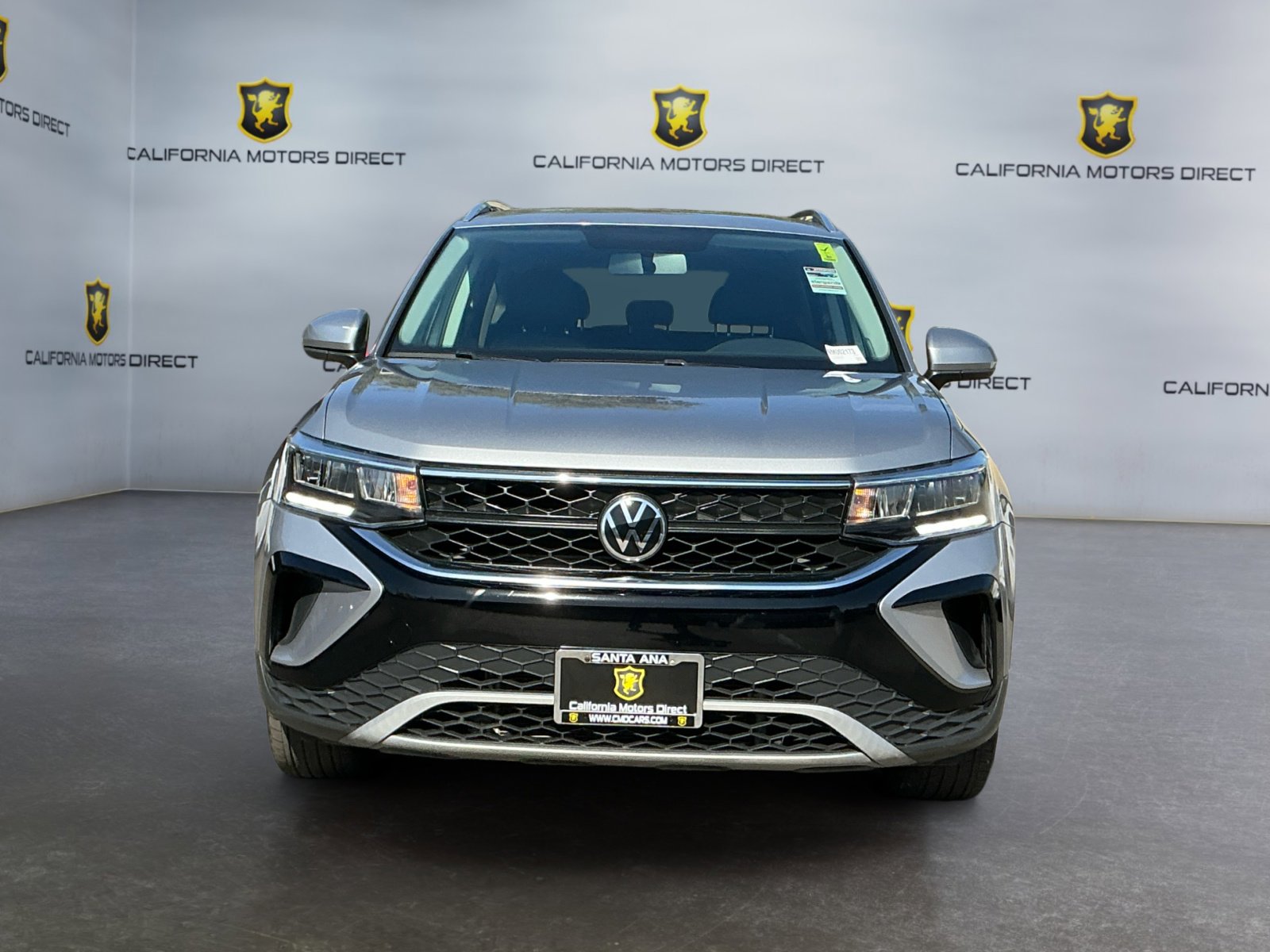 Used 2022 Volkswagen Taos SE w/ Panoramic Sunroof Package FWD image 2