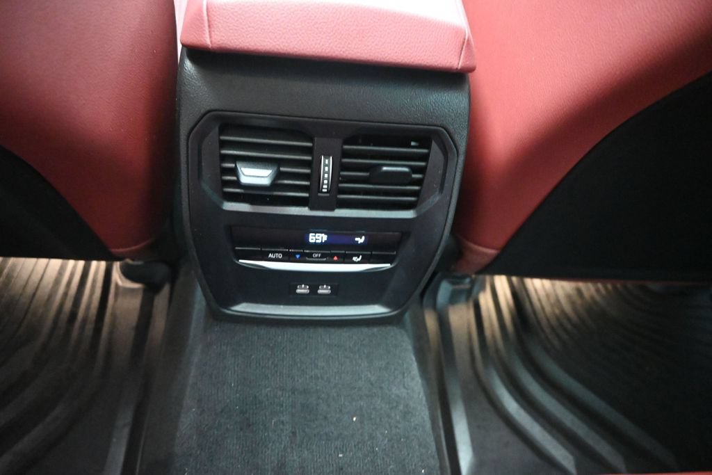 Used 2024 BMW 330i Sedan w/ M Sport Package RWD image 18