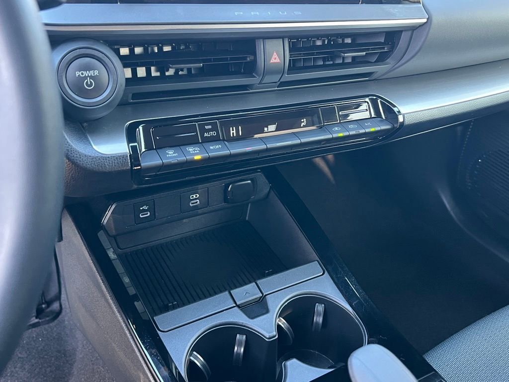 Used 2025 Toyota Prius LE image 21