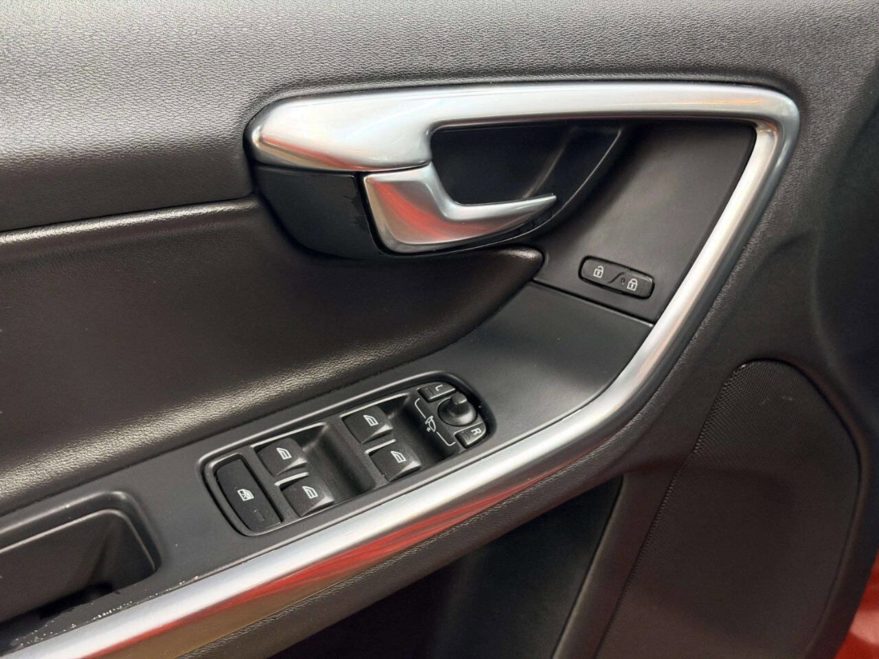 Used 2012 Volvo S60 T6 R-Design image 15