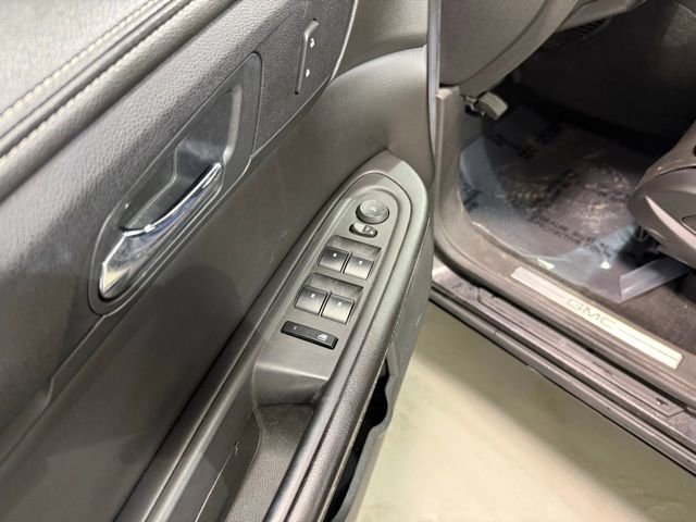 Used 2015 GMC Acadia SLT image 12