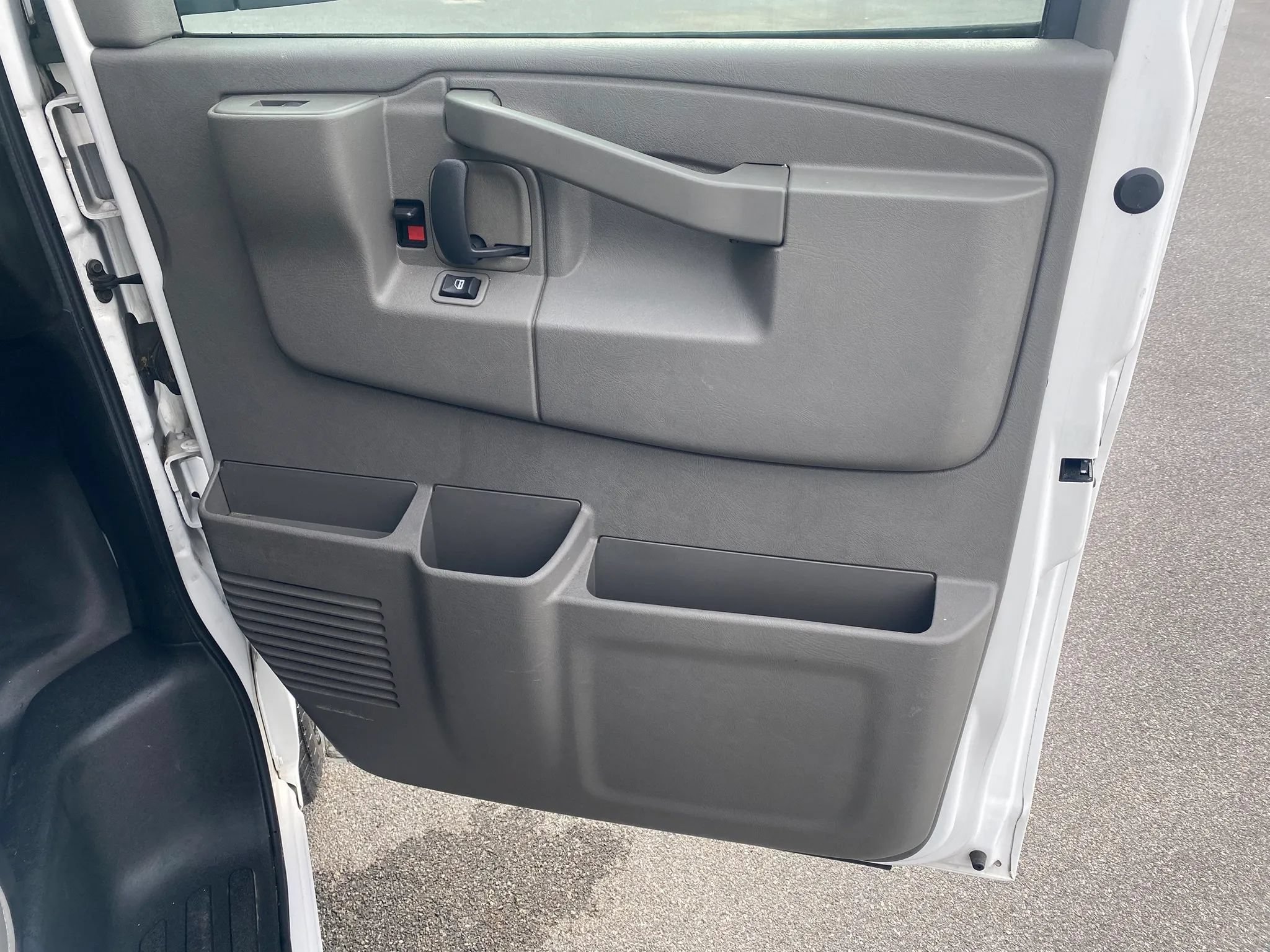 Used 2020 Chevrolet Express 2500 w/ Driver Convenience Package RWD image 19