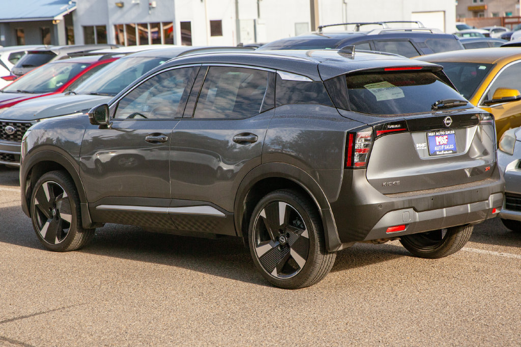 Used 2025 Nissan Kicks SR FWD image 7