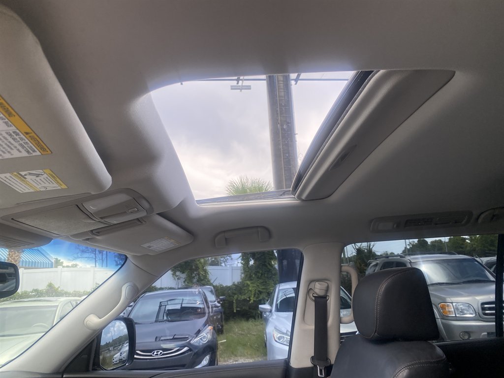 Used 2017 Nissan Armada Platinum AWD/4WD image 24