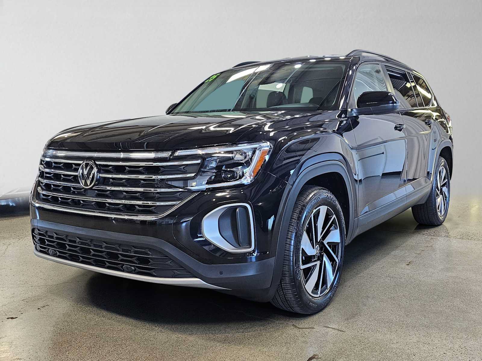 Used 2025 Volkswagen Atlas SE AWD/4WD image 7