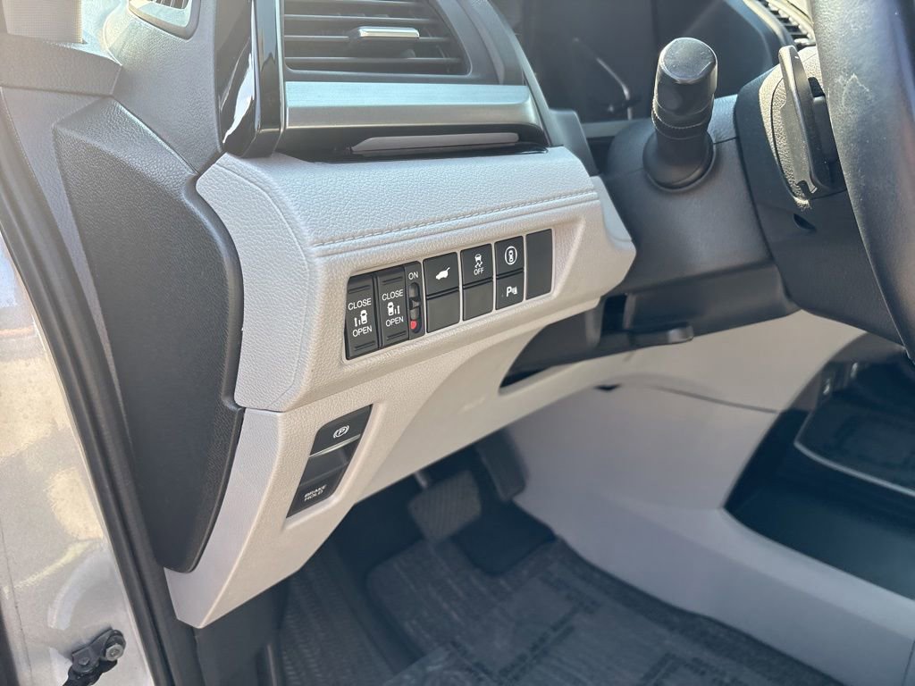 Used 2023 Honda Odyssey Touring image 16