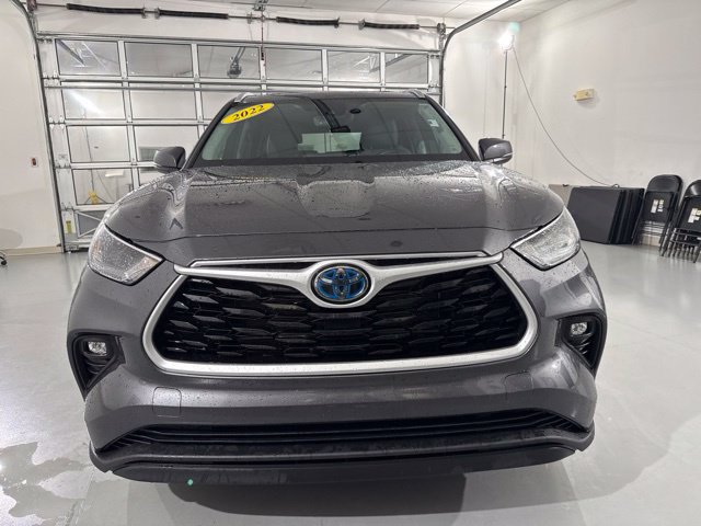 Used 2022 Toyota Highlander XLE AWD/4WD image 2
