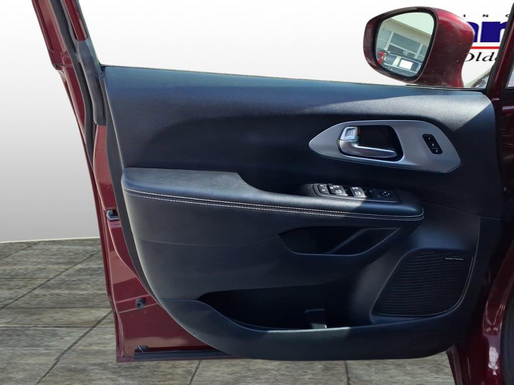 Used 2020 Chrysler Pacifica Touring-L Plus w/ Advanced Safetytec Group image 11