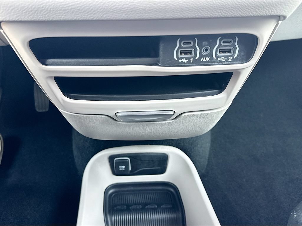 Used 2024 Chrysler Pacifica Touring-L FWD image 28