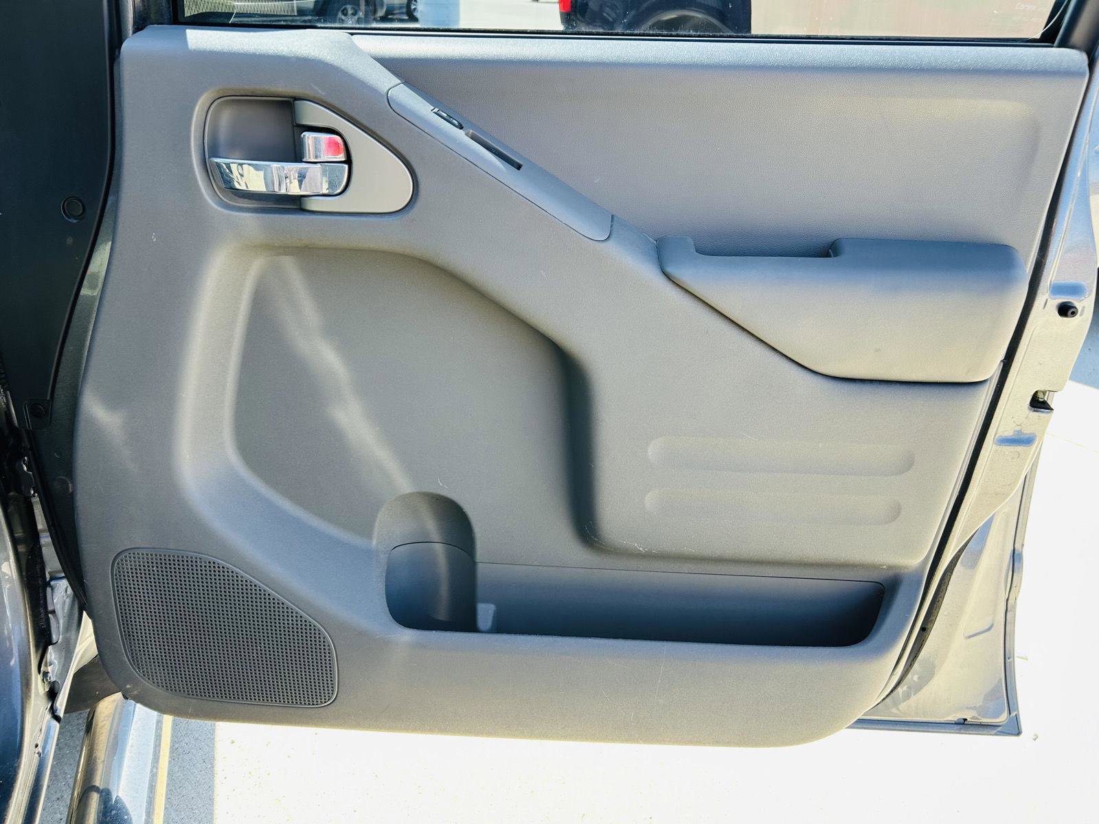 Used 2016 Nissan Frontier SV AWD/4WD image 24