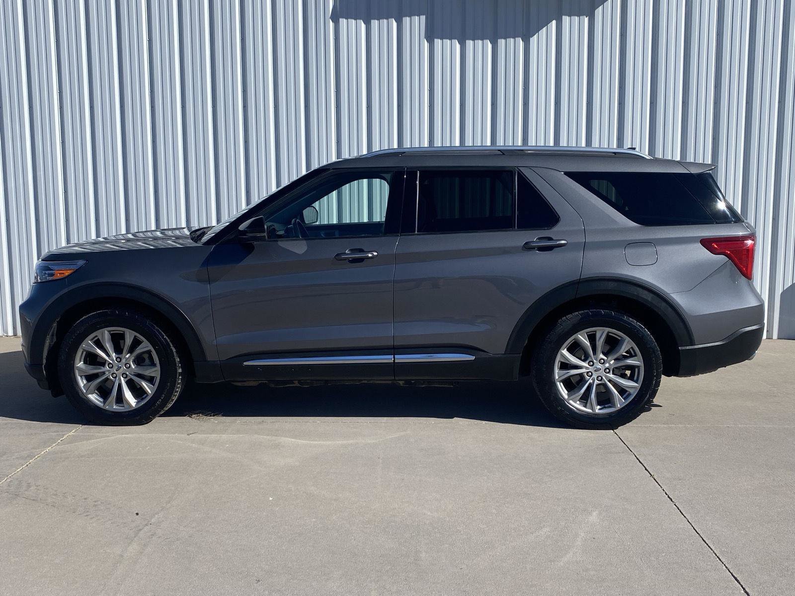 Used 2022 Ford Explorer Limited w/ Equipment Group 301A AWD/4WD image 8