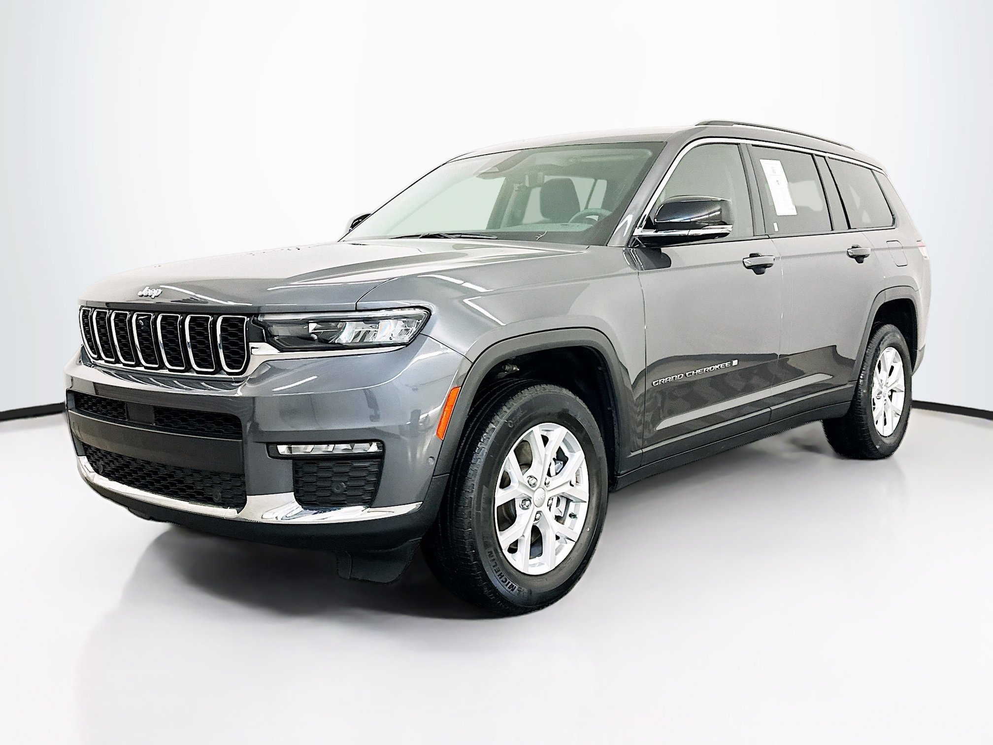 Used 2023 Jeep Grand Cherokee L Limited w/ Luxury Tech Group II image 3