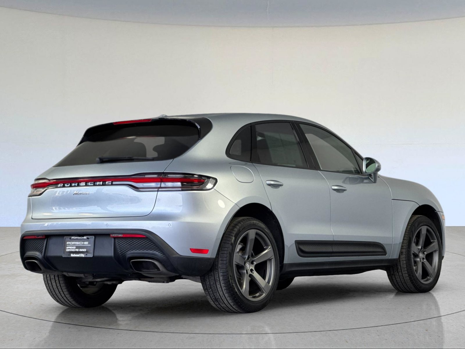 Certified 2026 Porsche Macan AWD/4WD image 8