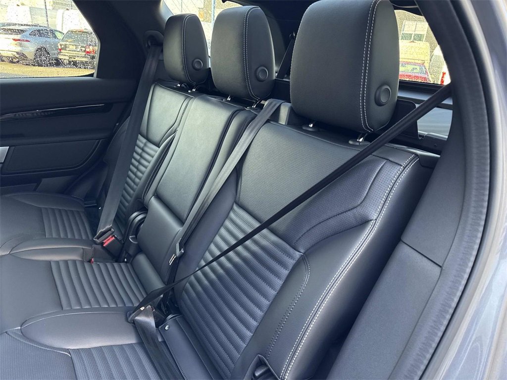 New 2025 Land Rover Discovery S image 15