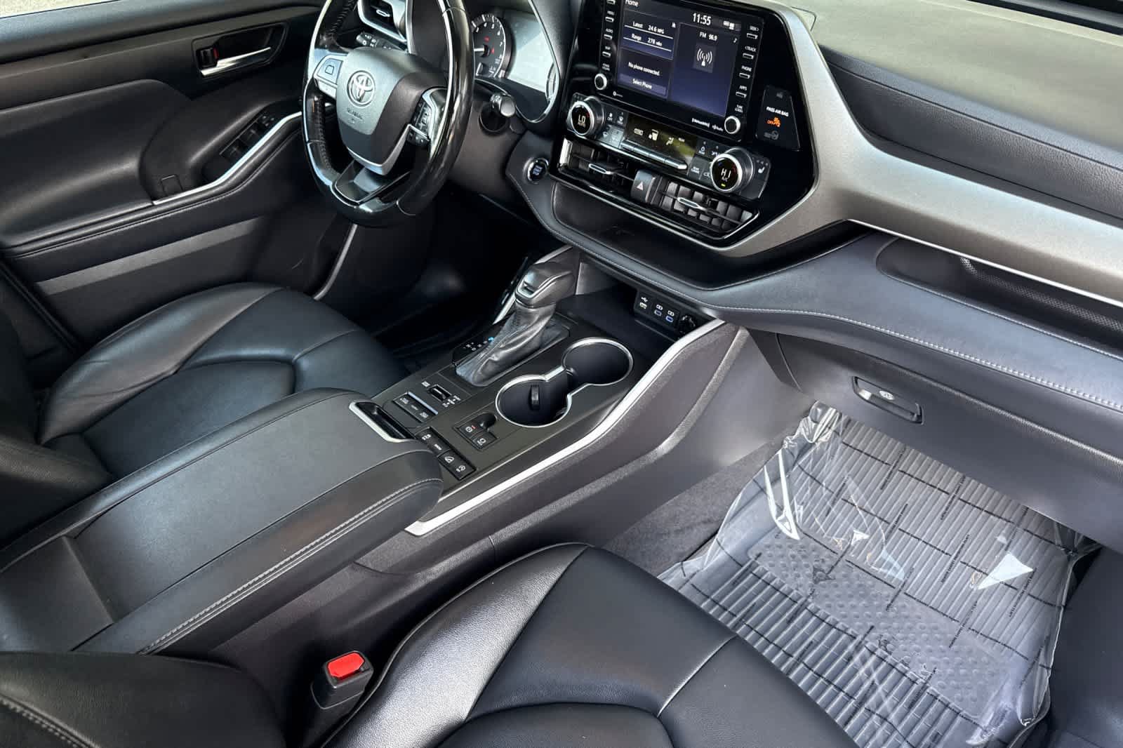 Used 2022 Toyota Highlander XLE AWD/4WD image 16