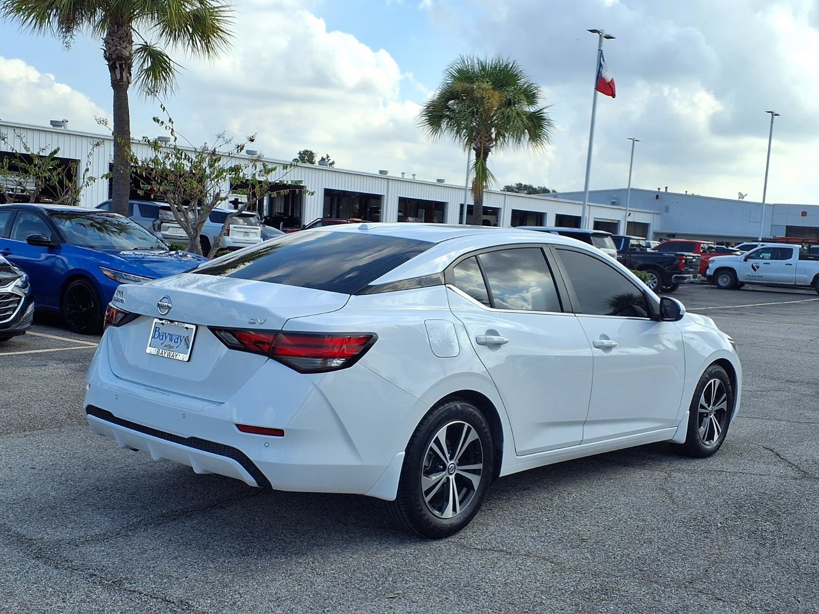 Used 2022 Nissan Sentra SV FWD image 2