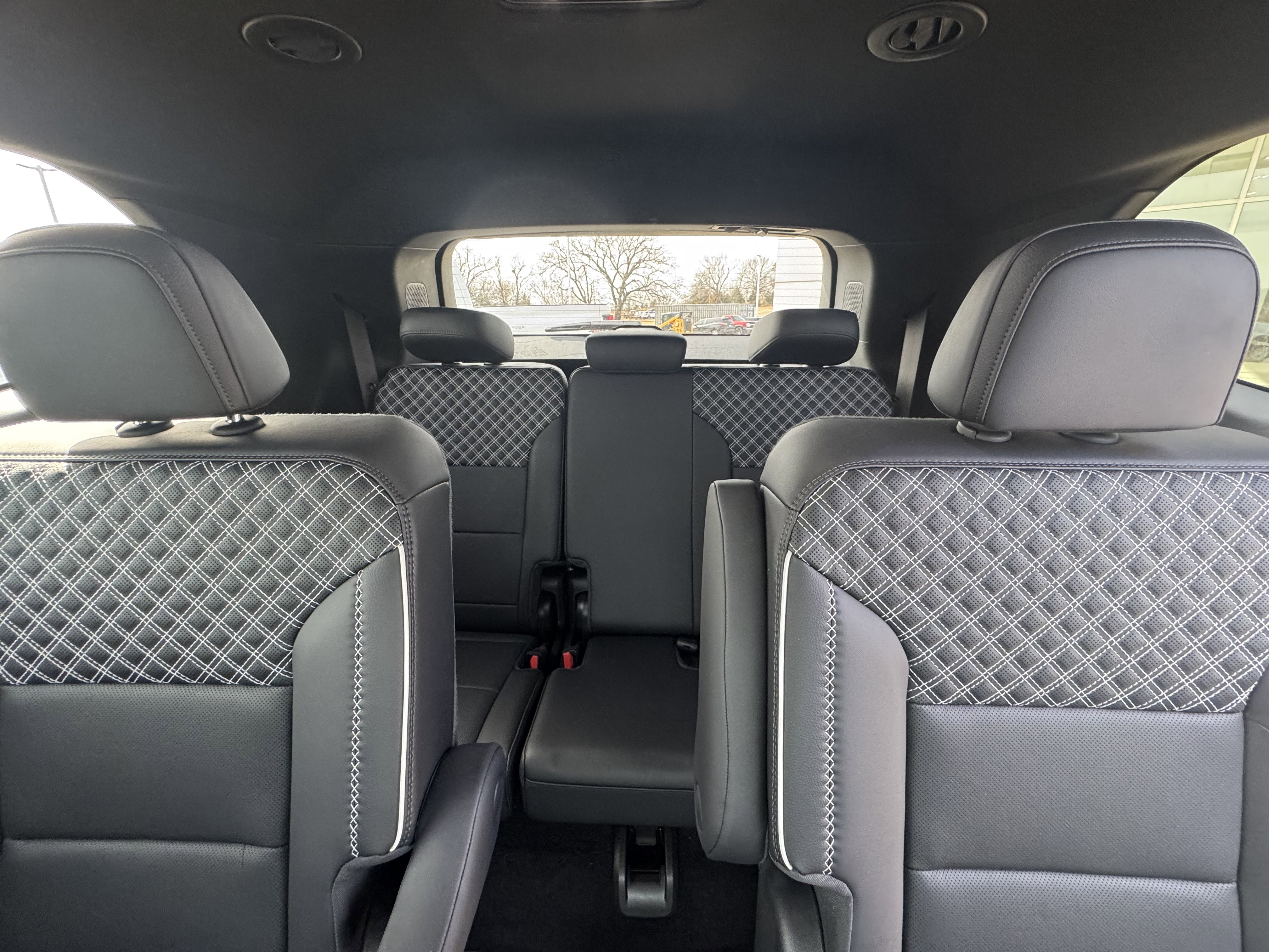 Used 2025 GMC Acadia Denali image 9