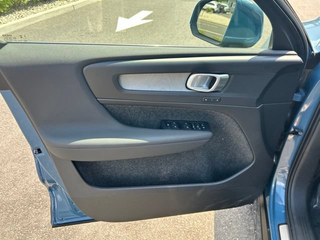 Certified 2025 Volvo XC40 B5 Core AWD/4WD image 20