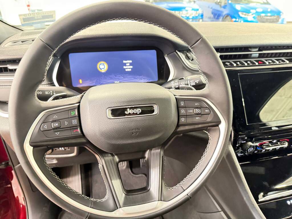 New 2025 Jeep Grand Cherokee L Laredo image 26