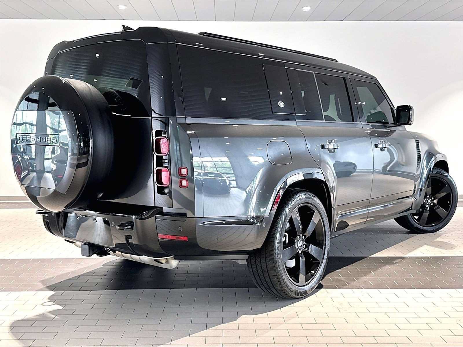 Used 2024 Land Rover Defender 130 X-Dynamic SE AWD/4WD image 10