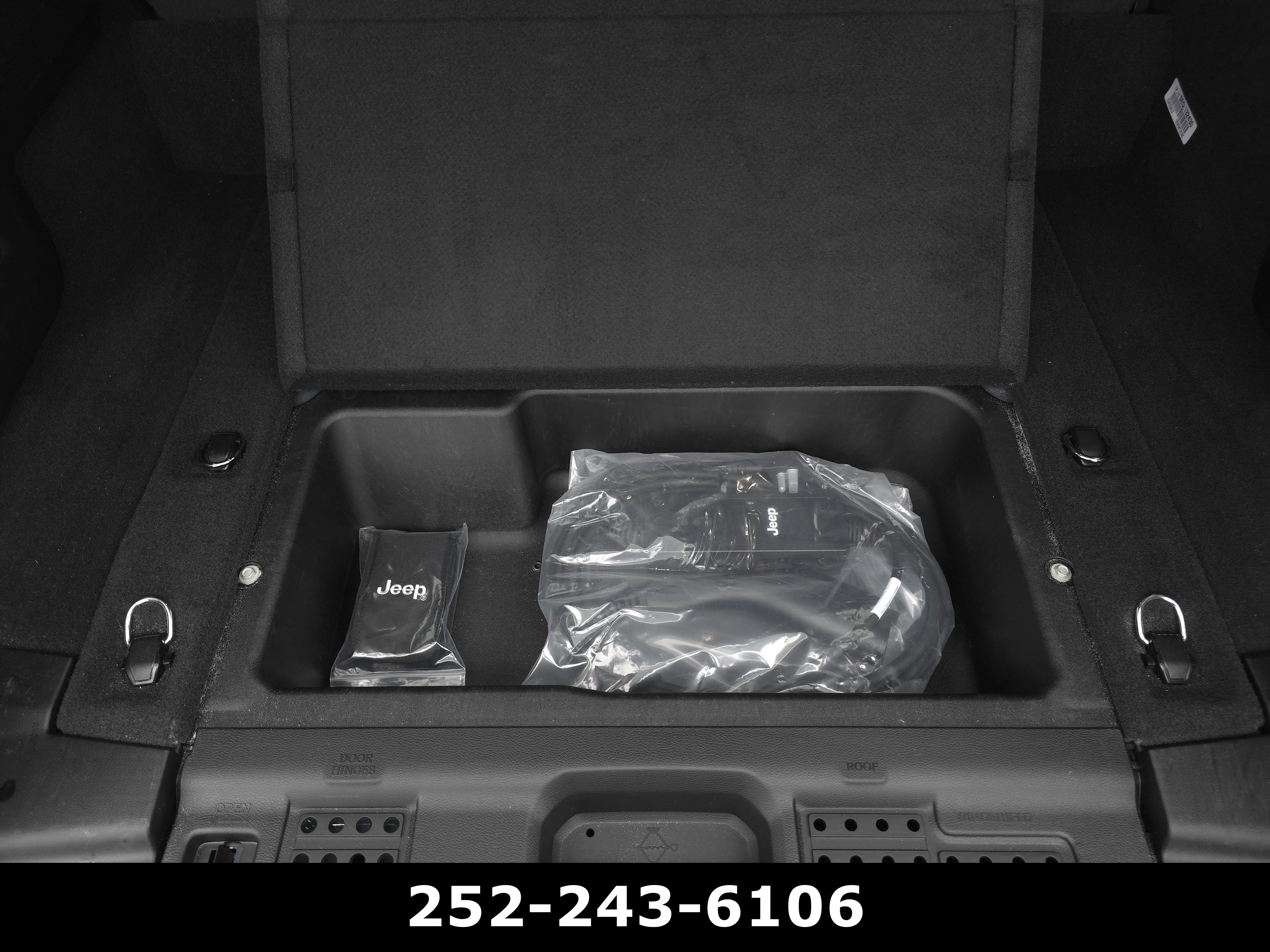 Used 2025 Jeep Wrangler Sahara image 30