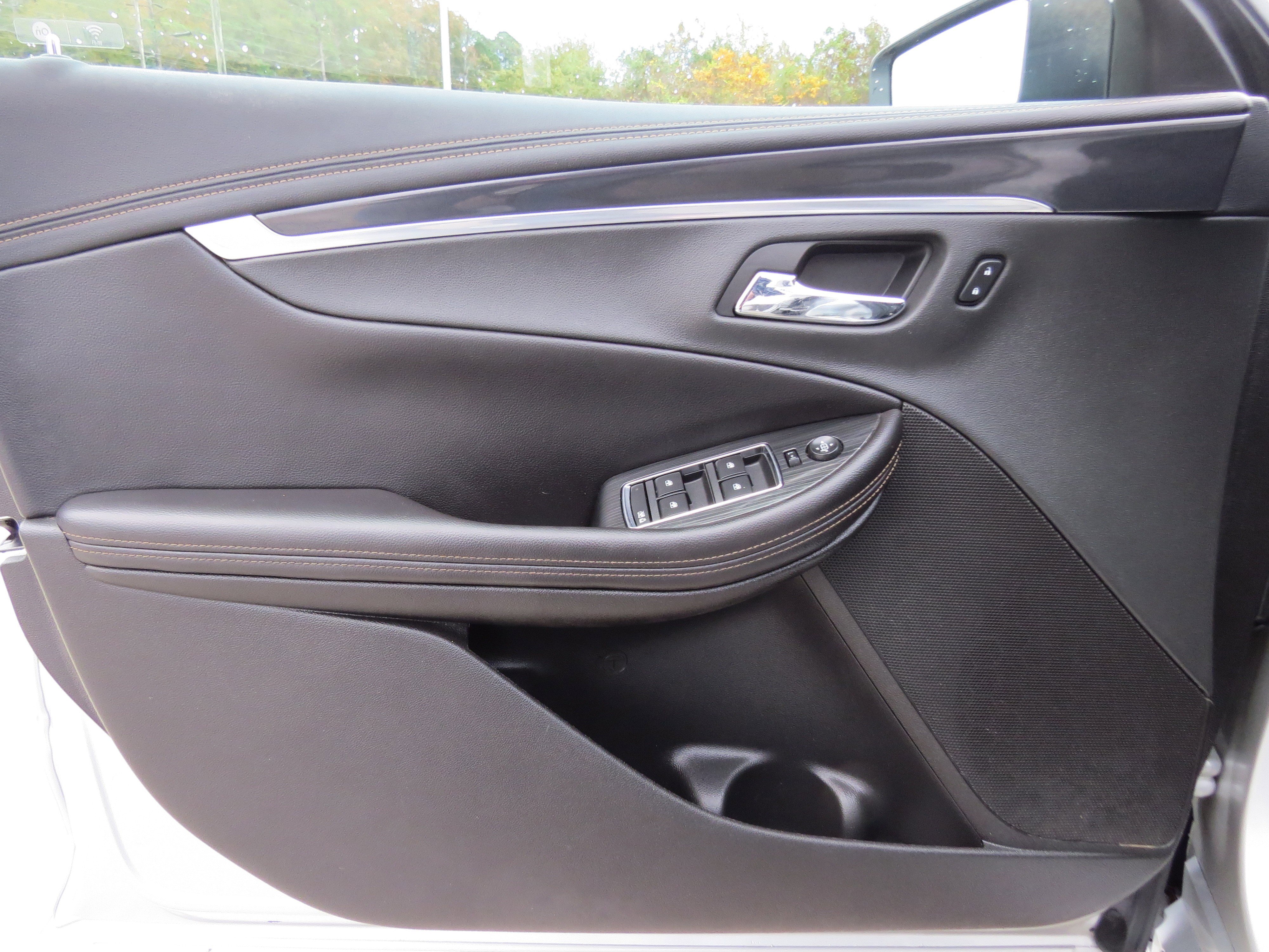 Used 2020 Chevrolet Impala LT w/ LT Convenience Package image 14