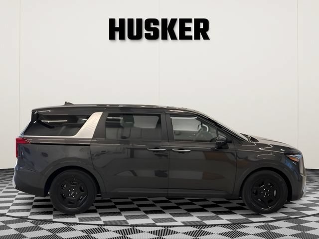 Used 2026 Kia Carnival FWD image 2