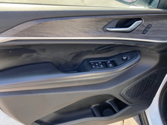 Used 2023 Jeep Grand Cherokee Limited AWD/4WD image 16