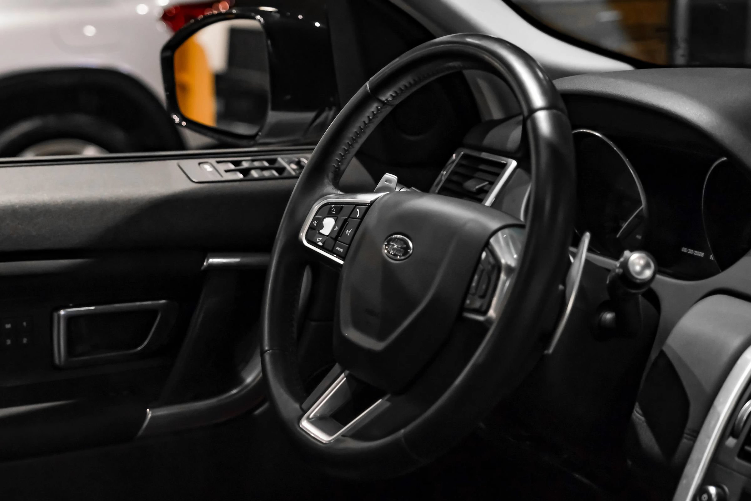 Used 2015 Land Rover Discovery Sport HSE AWD/4WD image 13