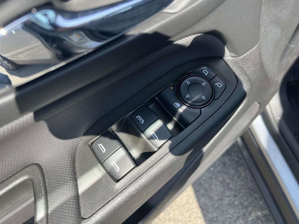 Used 2023 Chevrolet Equinox RS AWD/4WD image 16