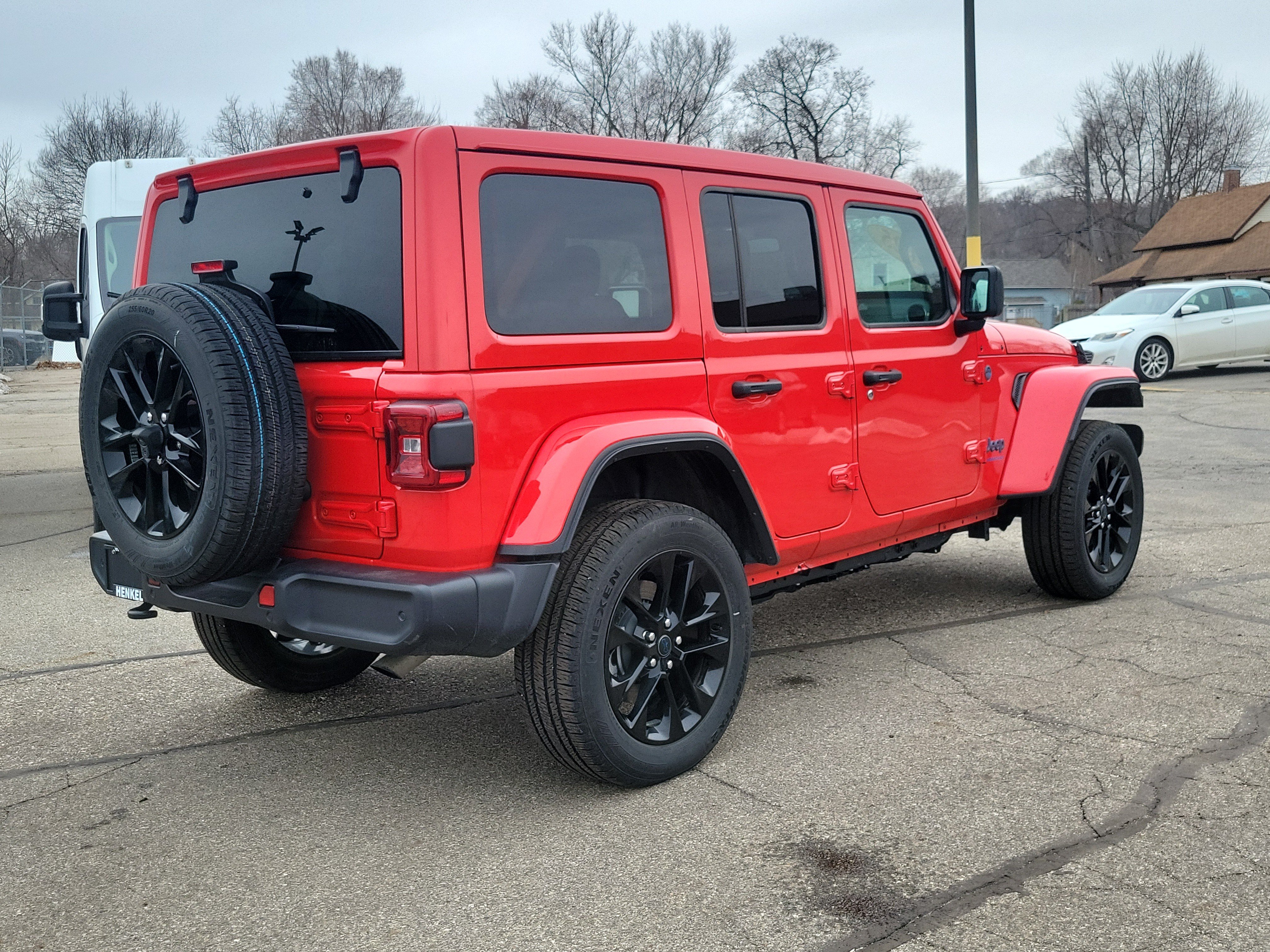 Used 2025 Jeep Wrangler Unlimited Sahara w/ Safety Group AWD/4WD image 4