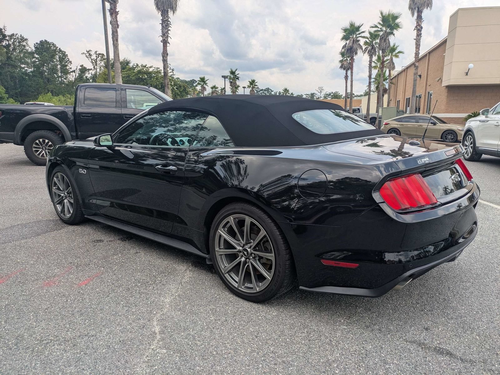 Used 2016 Ford Mustang GT Premium w/ Equipment Group 401A RWD image 3