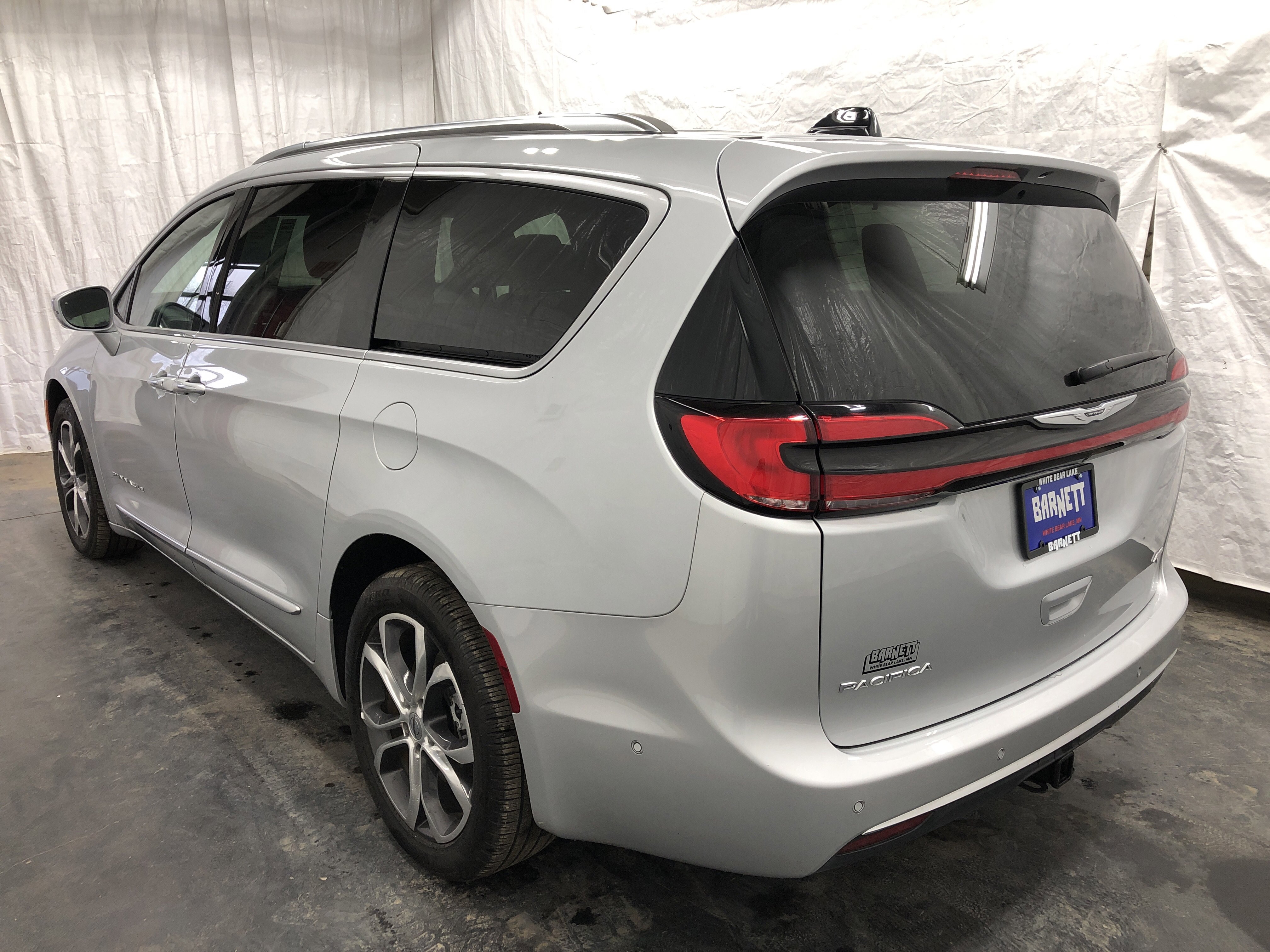 Certified 2024 Chrysler Pacifica Pinnacle w/ Trailer Tow Group AWD/4WD image 6