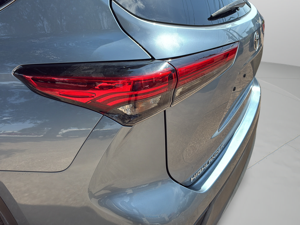 Used 2023 Toyota Highlander LE FWD image 39