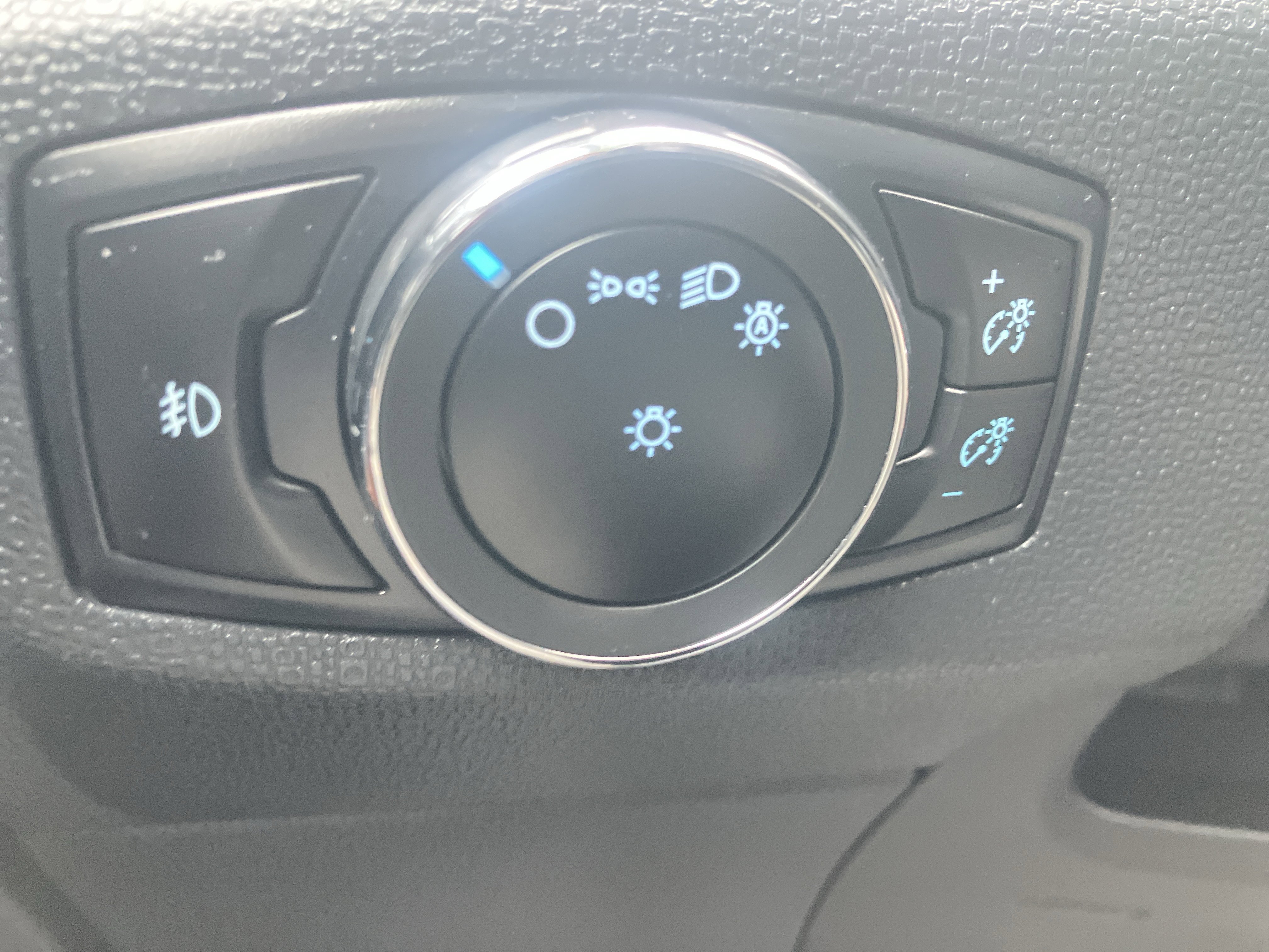Used 2018 Ford EcoSport SES w/ Cold Weather Package image 22