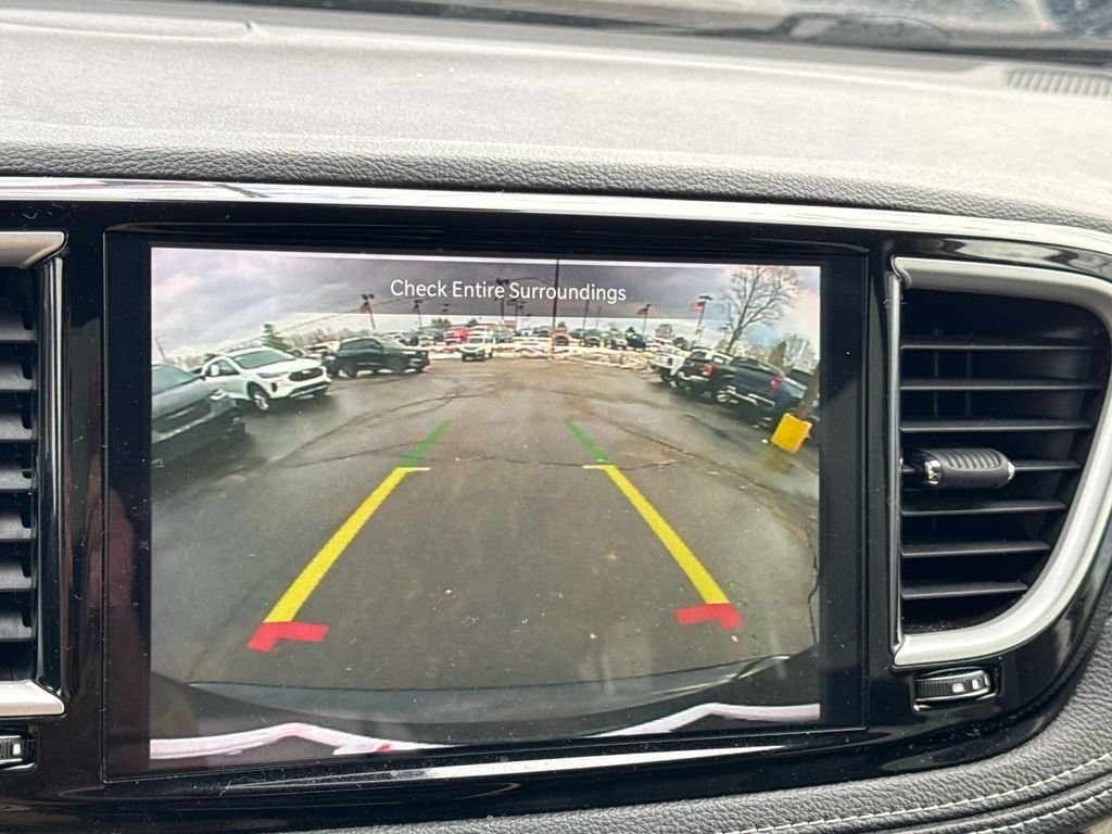 Used 2023 Chrysler Pacifica Touring-L AWD/4WD image 21
