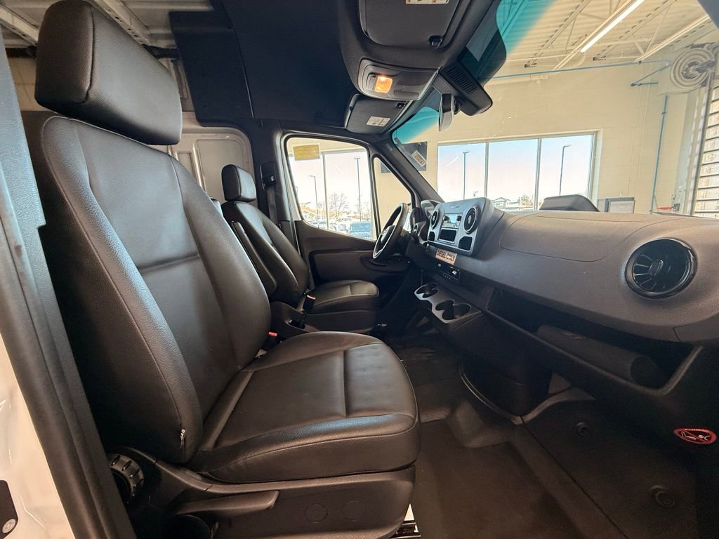 Used 2025 Mercedes-Benz Sprinter 2500 image 18