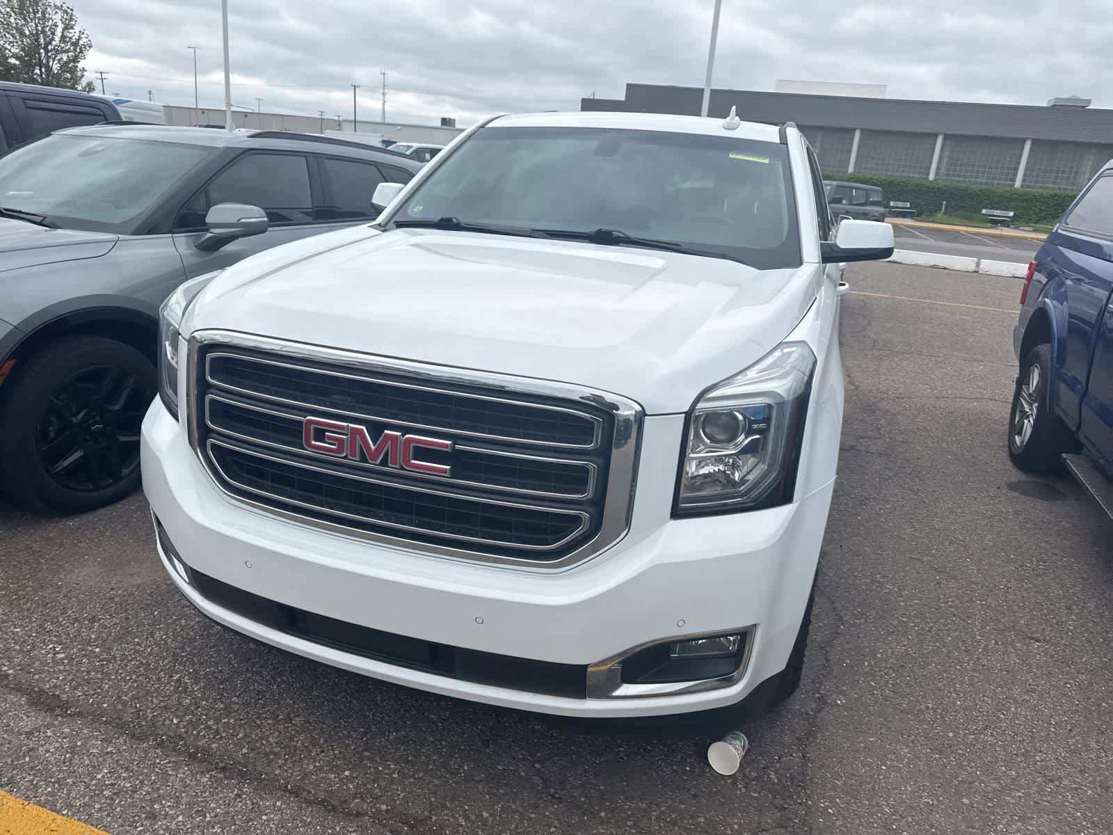 Used 2019 GMC Yukon SLE w/ Convenience Package AWD/4WD image 3