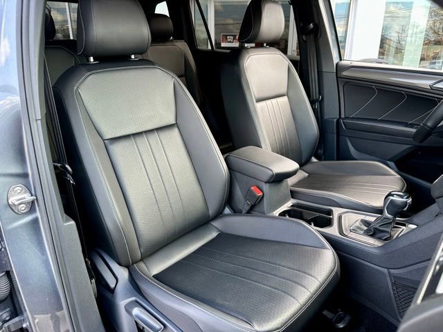 Used 2022 Volkswagen Tiguan SE R-Line image 24