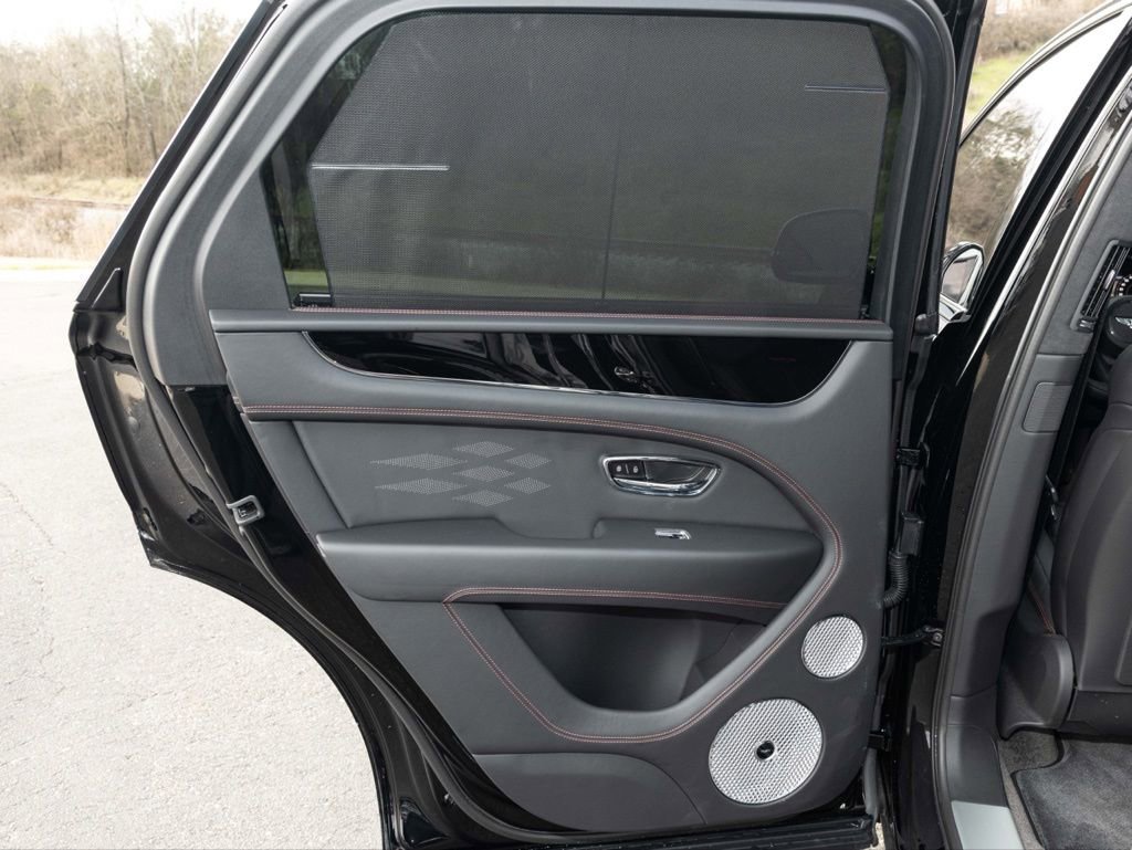 Used 2025 Bentley Bentayga V8 image 57