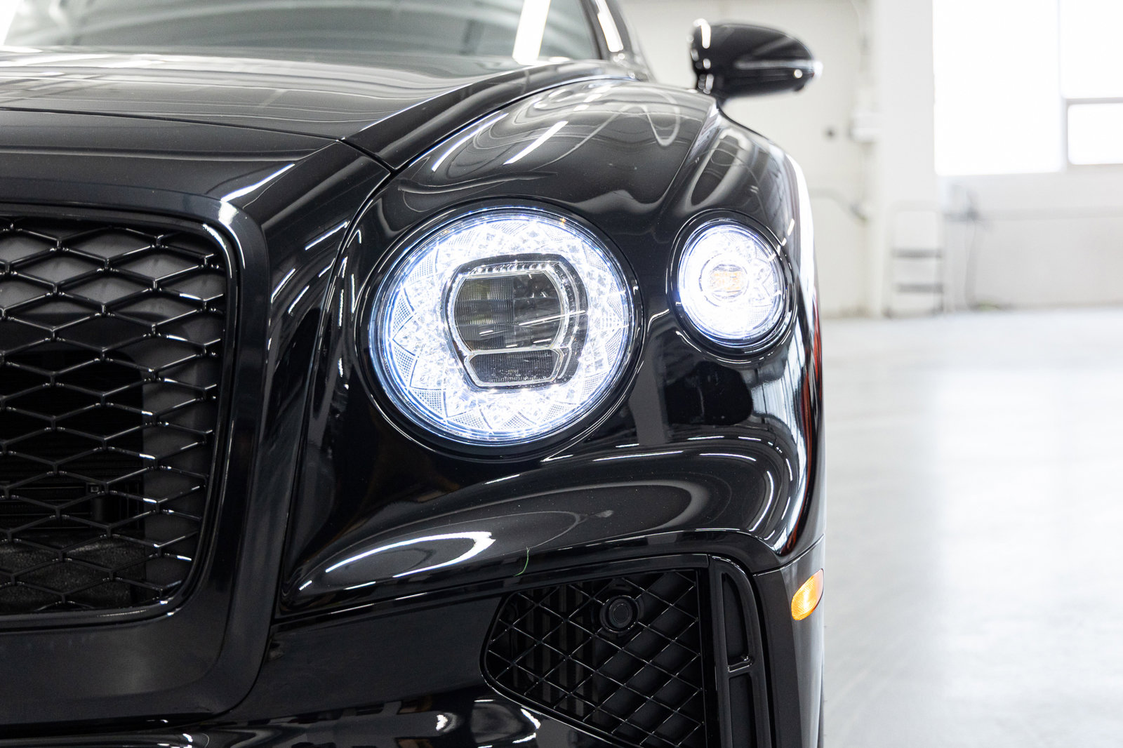 New 2025 Bentley Flying Spur Plug-In Hybrid image 11