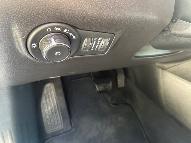 Used 2022 Jeep Compass Latitude w/ Sun and Sound Group AWD/4WD image 28