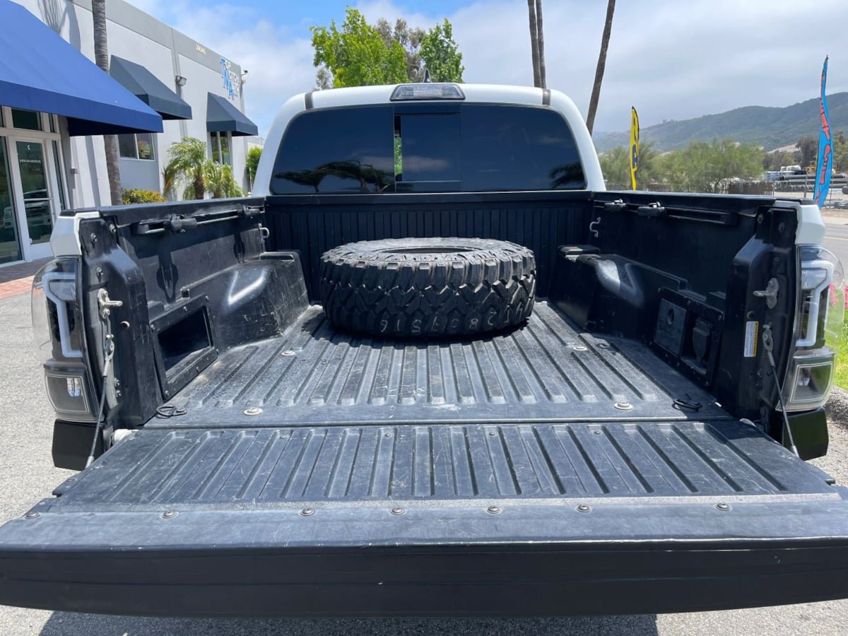 Used 2017 Toyota Tacoma TRD Off-Road w/ Tow Package (A/T) AWD/4WD image 11