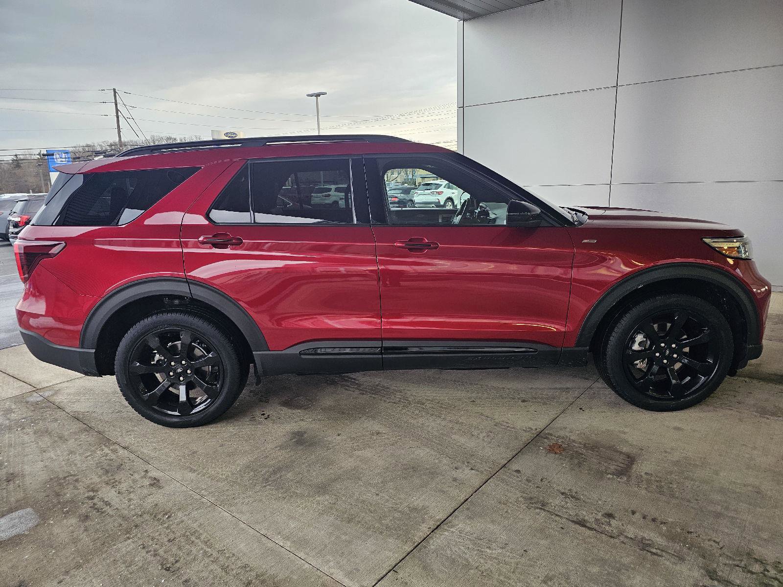 Used 2023 Ford Explorer ST-Line image 6