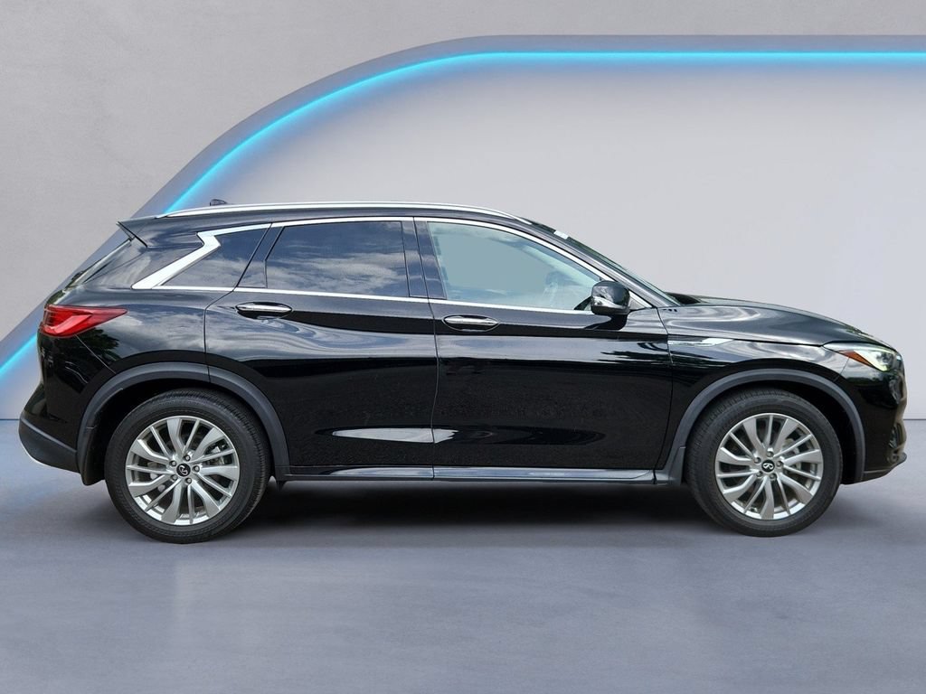 Used 2023 INFINITI QX50 Luxe AWD/4WD image 3