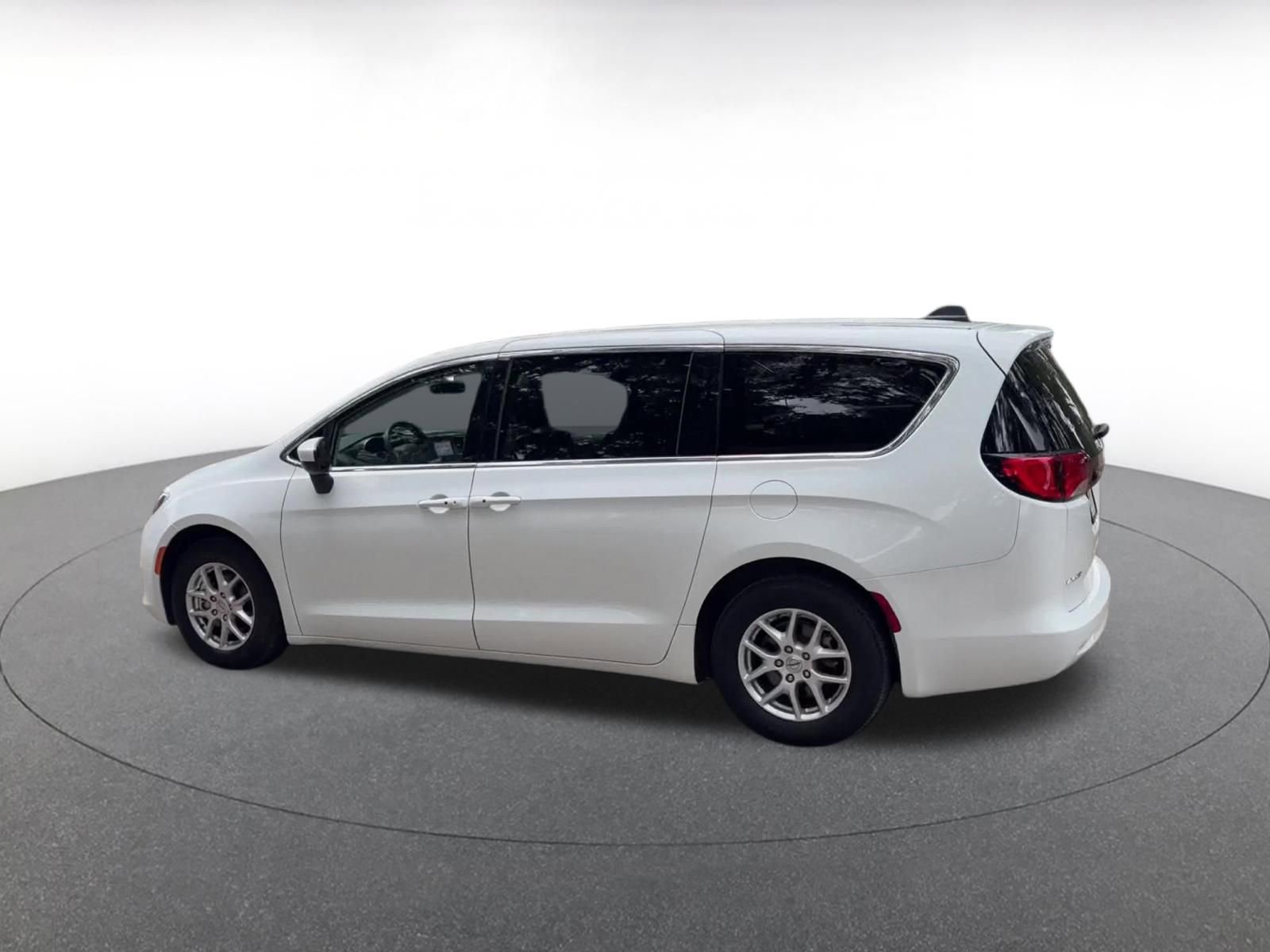 Used 2022 Chrysler Voyager LX FWD image 10